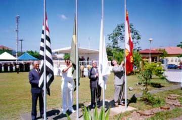 Hasteamento das bandeiras - aula inaugural de São Vicente