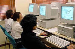 Sala ambiente: cada aluno tem um computador à disposição