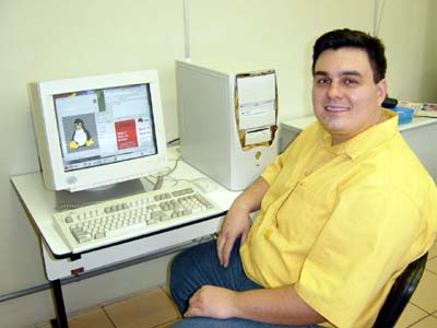 Mais computadores para os laboratórios da FCL-Araraquara